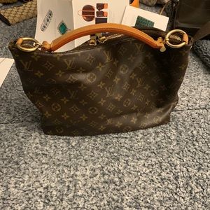 Louis Vuitton Sully Monogram canvas MM